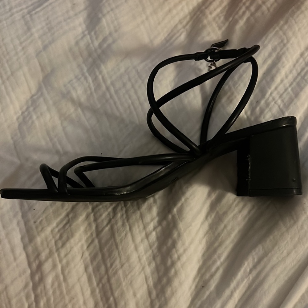 HEELS - Picture 5 of 5